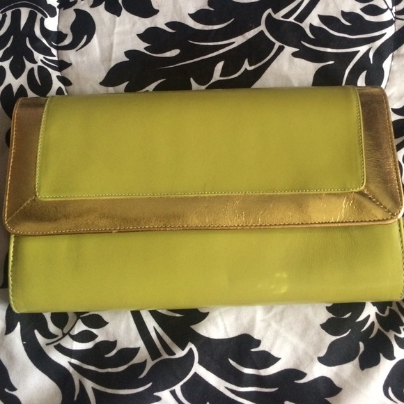 Olive clutch