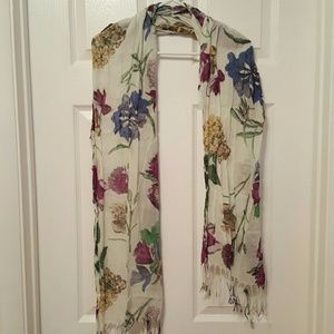Beautiful Scarf! Fall wardrobe staple!