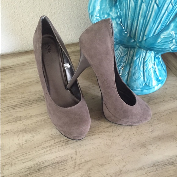 Mossimo Supply Co. Shoes - MOSSIMO DARK TAN HEELS, MINT CONDITION!