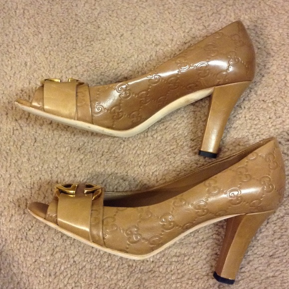 SOLD!! Authentic Gucci Dressage GG peep toe pump - Picture 4 of 4