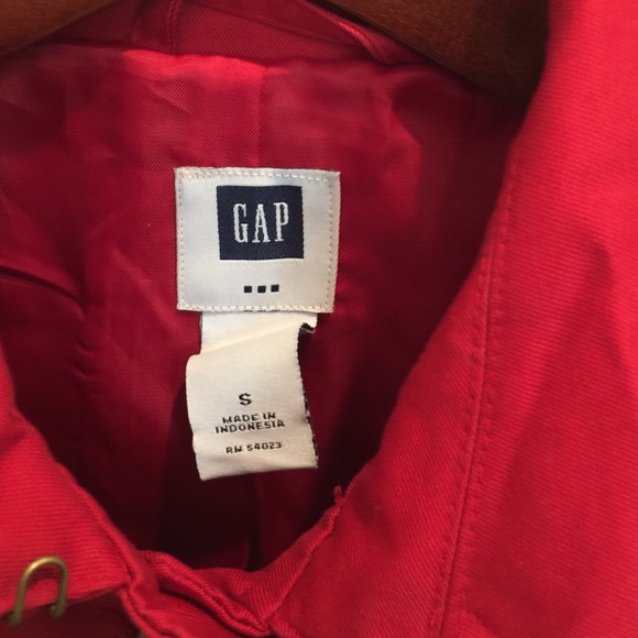 Red coat - Picture 2 of 4