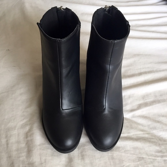 (SOLD)Ankle Boots - Picture 4 of 4