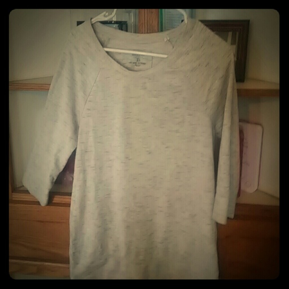 3/4 sleeve grey top