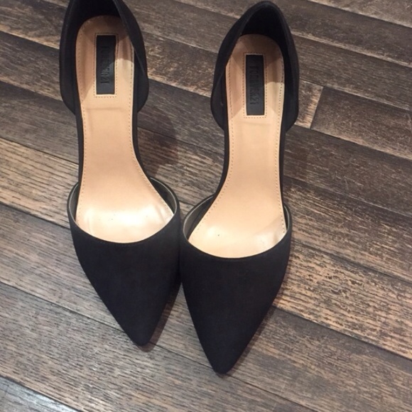 Sexy black pointed toe heels
