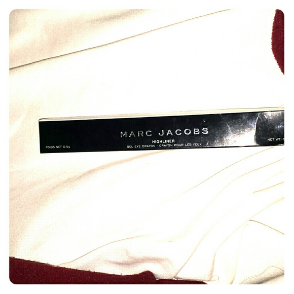 Marc jacobs highliner in the color jazz(berry) #46