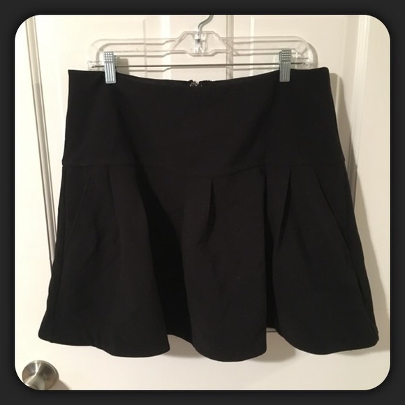 ANTHROPOLOGIE Black pleated skirt w/ POCKETS!