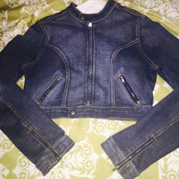 Long sleeved cropped jean jacket