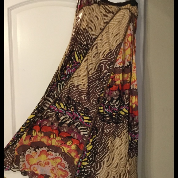 🚫On hold🚫🆕✨Beautiful maxi skirt✨ - Picture 2 of 4