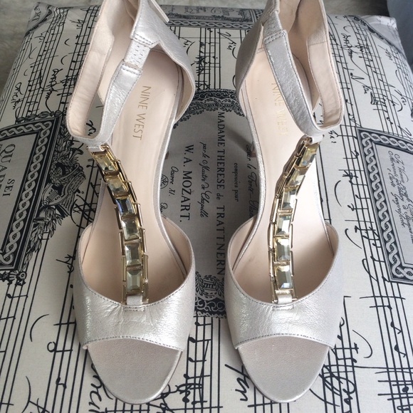 NWOT Peep Toe sandal.