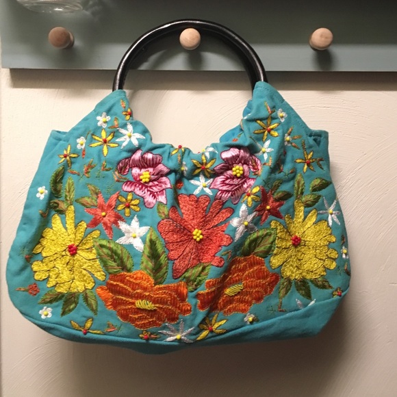 Boutique Handbags - Large resort style handbag with stitched flowers.