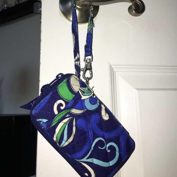 Vera Bradley wristlet with 7 compartments!