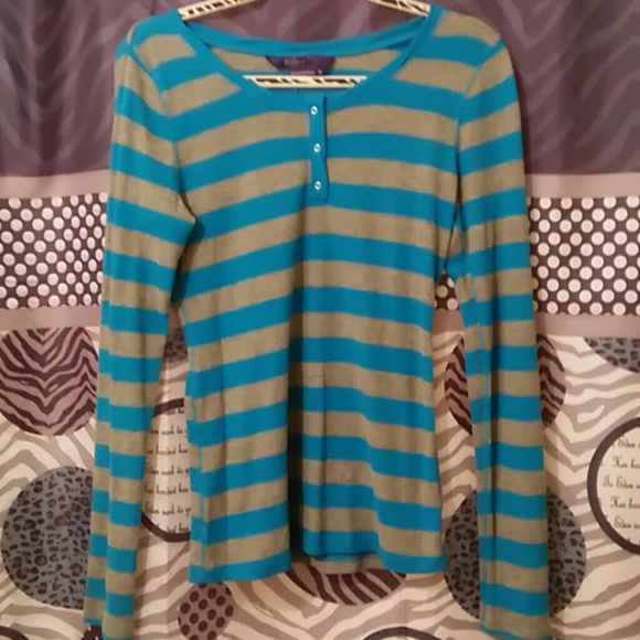 Long sleeved blue & gray shirt