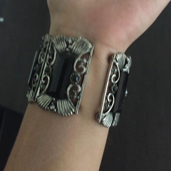 Gorgeous bangle - Picture 2 of 3