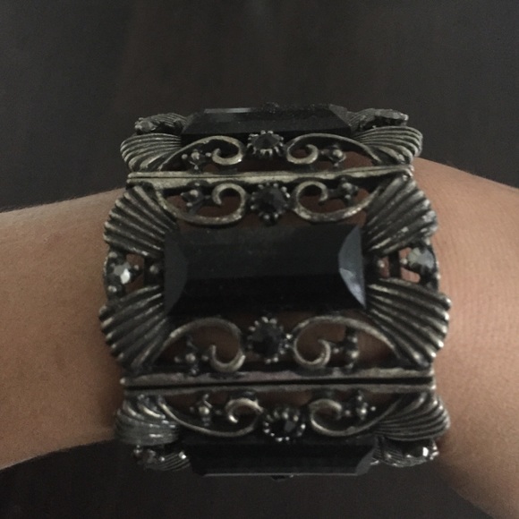 Gorgeous bangle - Picture 3 of 3