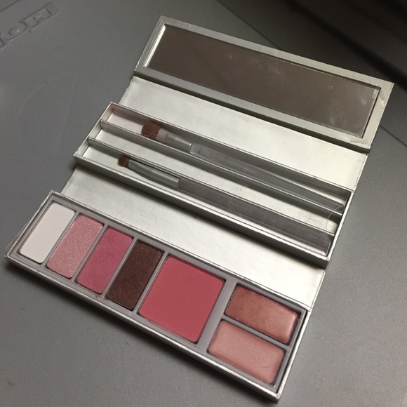 Stila Other - Stila Deluxe Palette