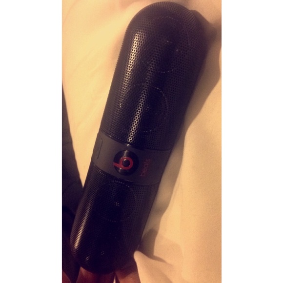 *****SOLD ****** Beats pill speaker charger - Picture 2 of 2