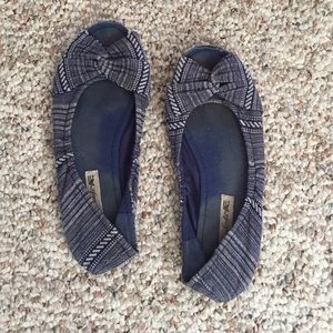 American Eagle ballet flats