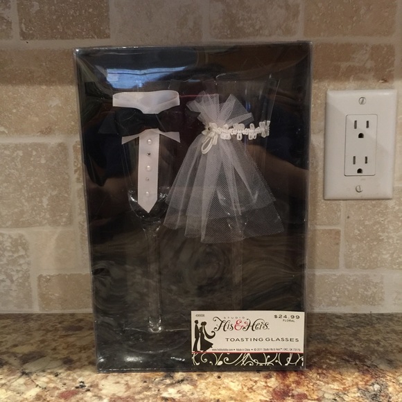 Mr and Mrs. Wedding glasses