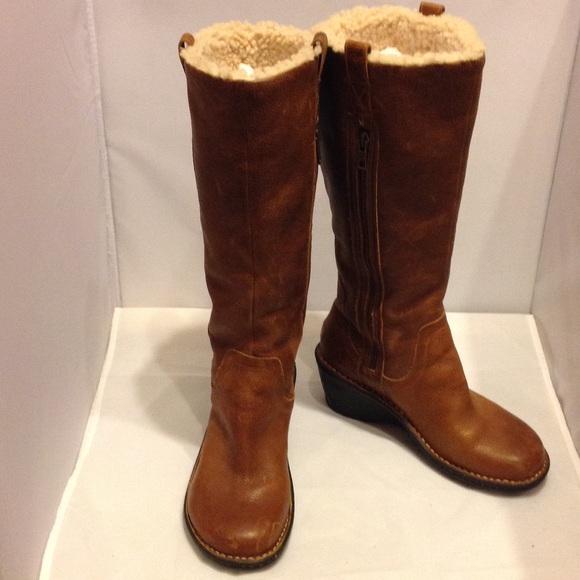 UGG Leather Sheepskin Lining Boots - Picture 2 of 4