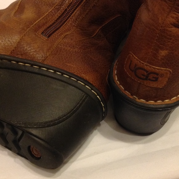 UGG Leather Sheepskin Lining Boots - Picture 4 of 4