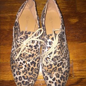 Cheetah print Oxford style shoes 🐆