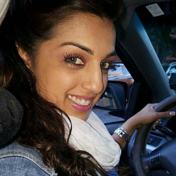 Meet your Posher, Tabinda - Picture 2 of 2