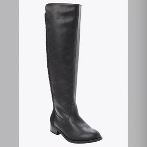 BNIB Torrid Brand Size 8 wide quilted back boots