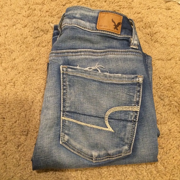 high rise distressed American eagle jeans