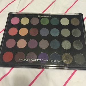 ❣BH Cosmetics 28 Color Palette (Smokey Edition)❣