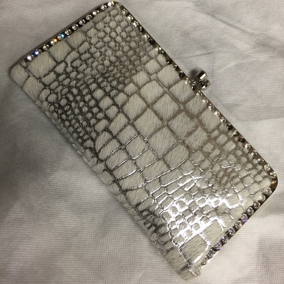 Dazzle Franchi White/Silver with Diamonds clutch.