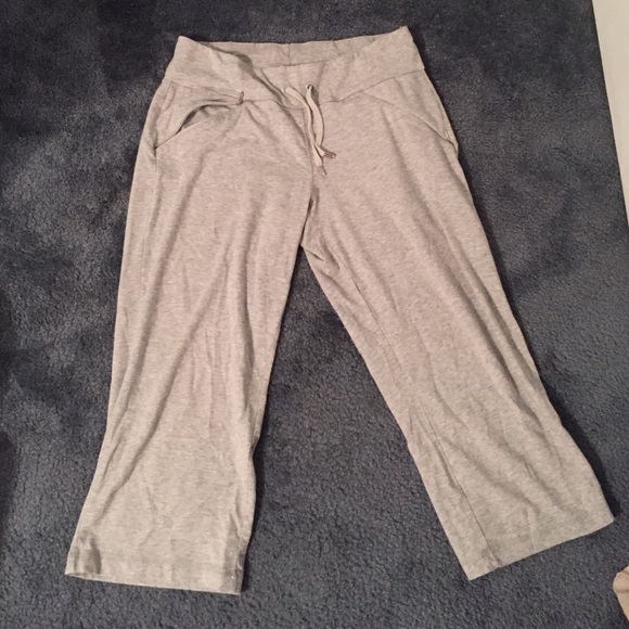 Grey cropped leggings