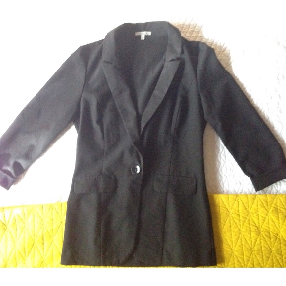 SOLD - 3/4 sleeve black blazer - Picture 2 of 4