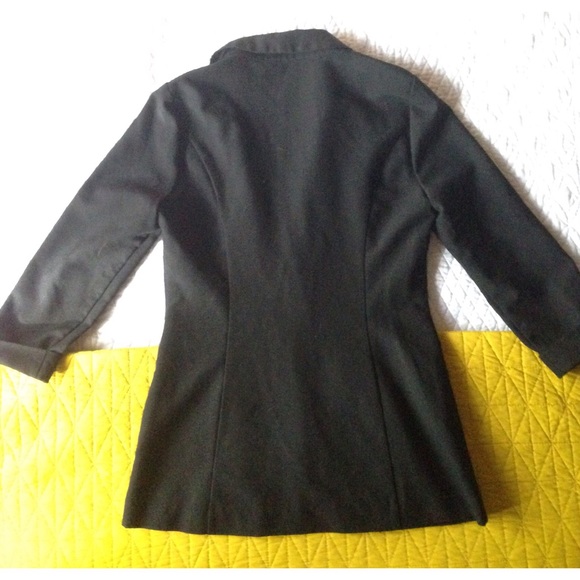 SOLD - 3/4 sleeve black blazer - Picture 3 of 4