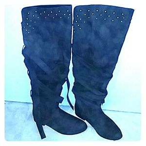 Porchialean's Closet closed until 11/17