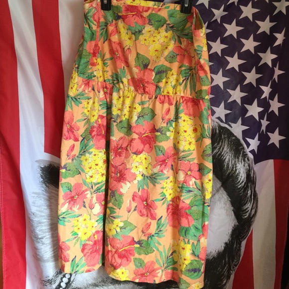 Flowered short strapless dress