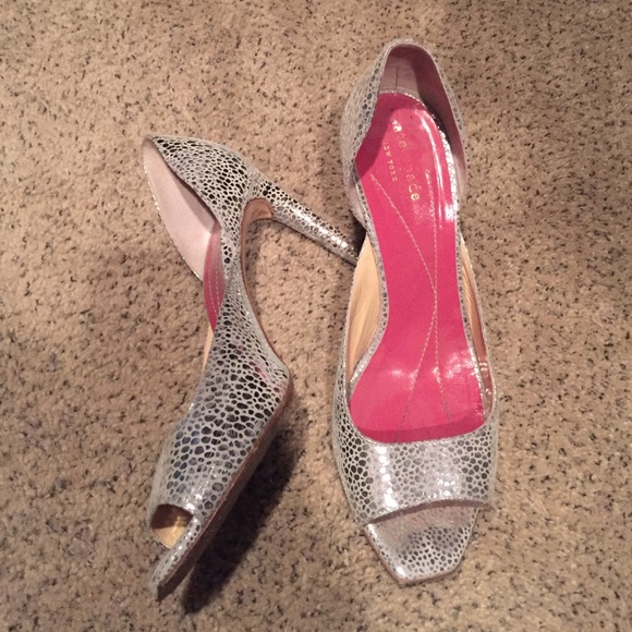 Kate Spade size 7 Silver Peep Toe - Picture 2 of 4