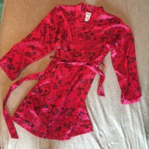 Delicates red rose robe