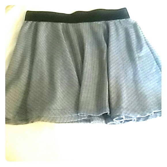 Dresses & Skirts - XL cute gray short skirt