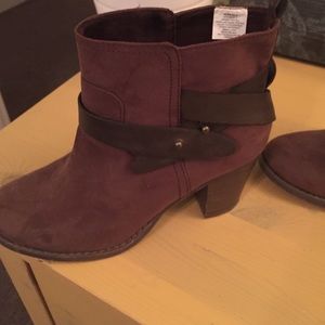 Size 9 Old Navy chocolate brown booties