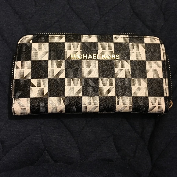 🎉HP🎉Black and white wallet