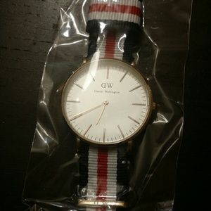 Daniel wellington 40mm-  REMOVABLE RWB STRAP