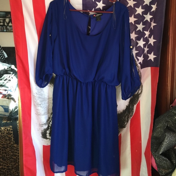 Short blue dress