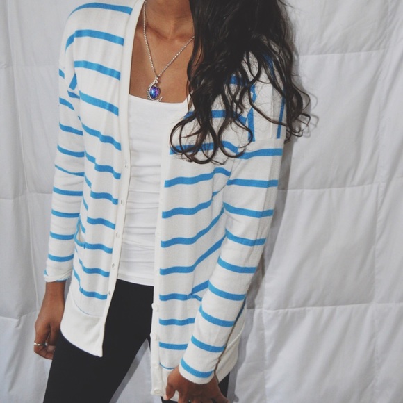 🍂🎉2XHP🎉White and blue cardigan 🔵⚪️🔵⚪️