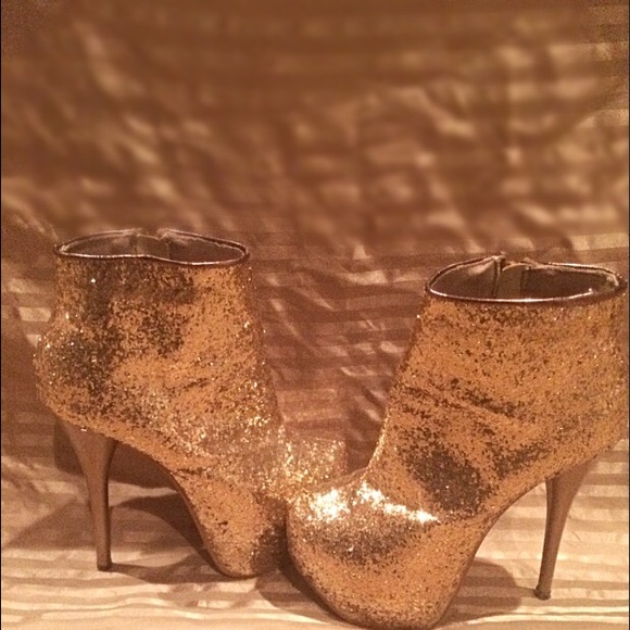 6' heel ankle boots