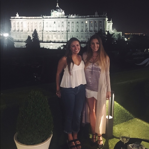 Meet your Posher, Olivia - Picture 2 of 4