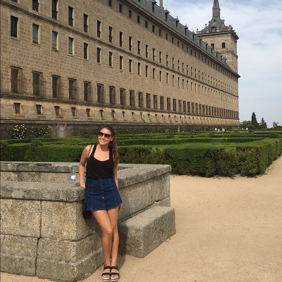 Meet your Posher, Olivia - Picture 3 of 4