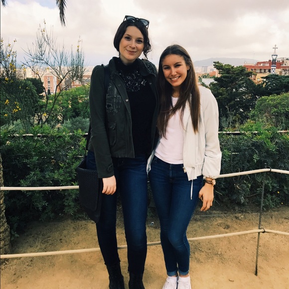 Meet your Posher, Olivia - Picture 4 of 4