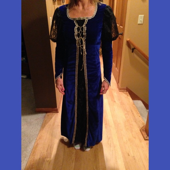 Renaissance queen Halloween costume