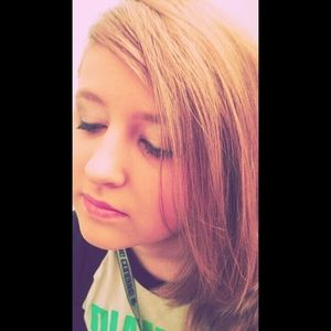 Meet your Posher, Caitlin