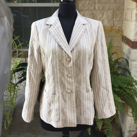 Cream suit jacket - Picture 1 of 4